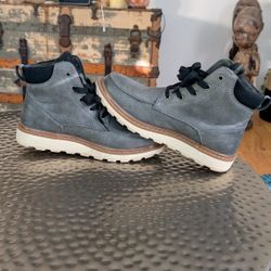 MENS/BOYS BOOTS SIZE 6M