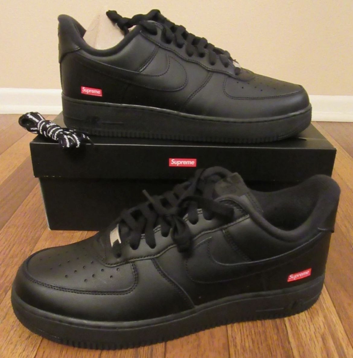Supreme Nike Air Force 1 Low Size 8