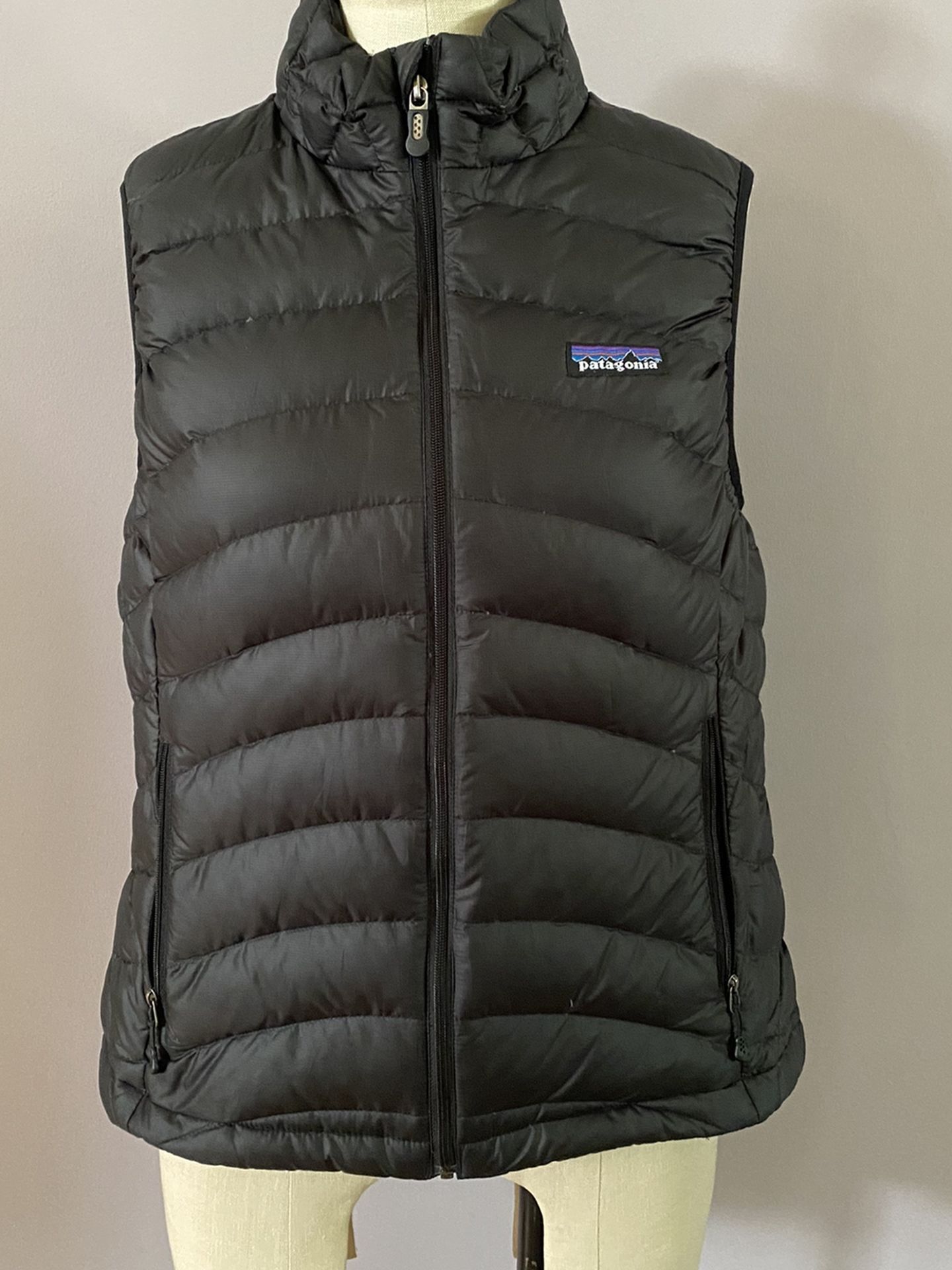 Patagonia goose down vest size Medium. Like new condition.