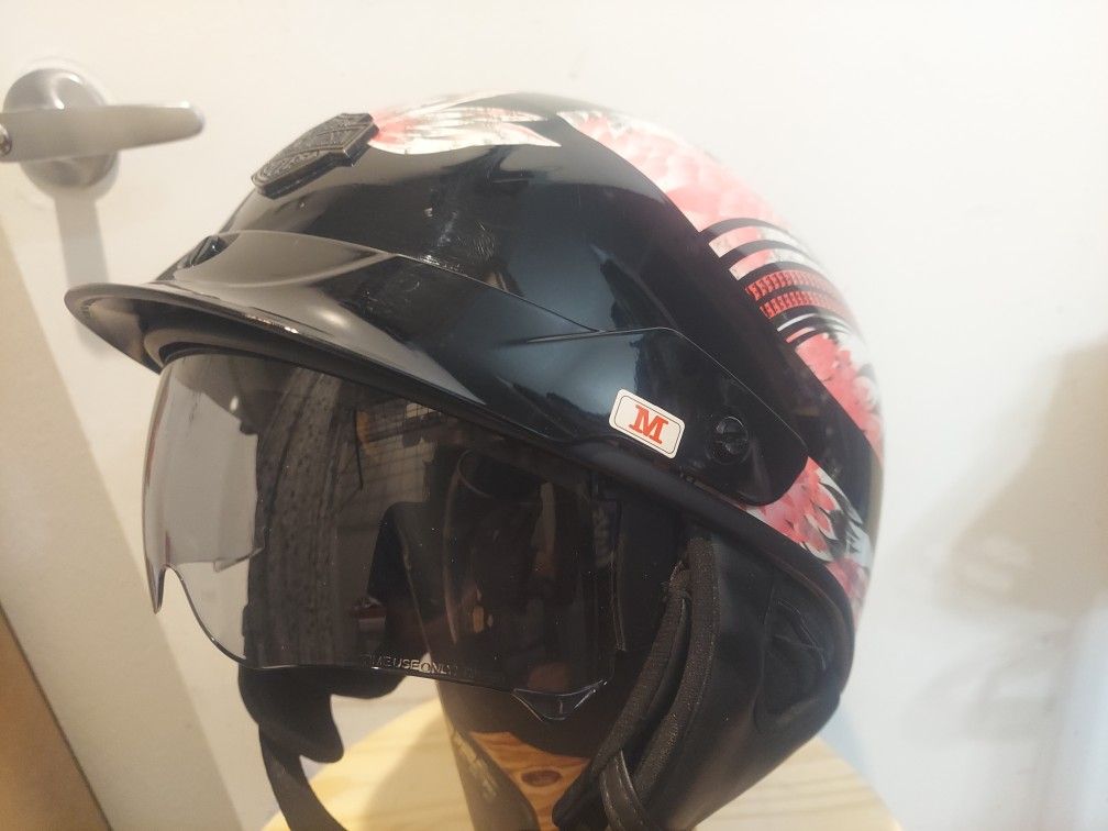 Official Harley Davidson Women's Motorcycle Helmet .size is a Med