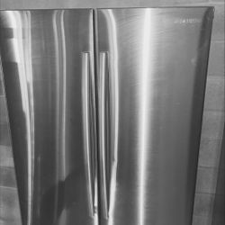 🔥 Samsung 18 cu ft French Door Fridge – Excellent Condition – MUST GO TODAY! 🔥