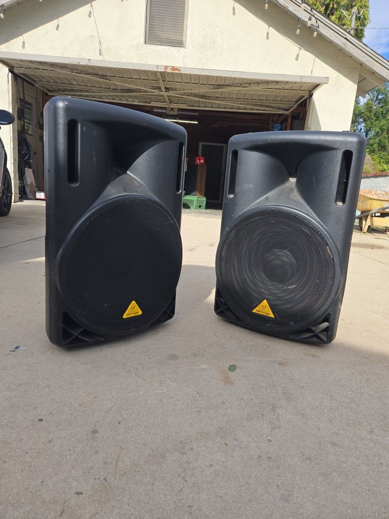 15" Powered SPEAKERS
