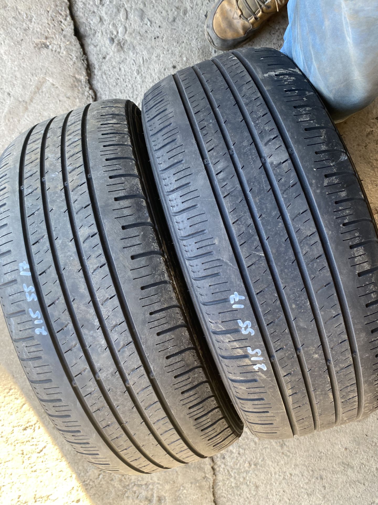 Pair tires 215 55 17