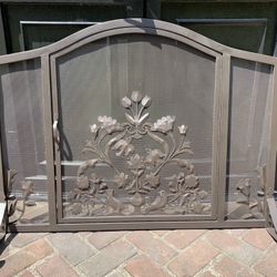 Price Drop - Plow & Hearth Fire Place Screen 