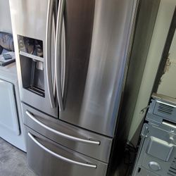 Samsung 33" Wide Apartment Size Stainless Steel French Door Refrigerator With Water 💧 And 🧊 Dispenser 