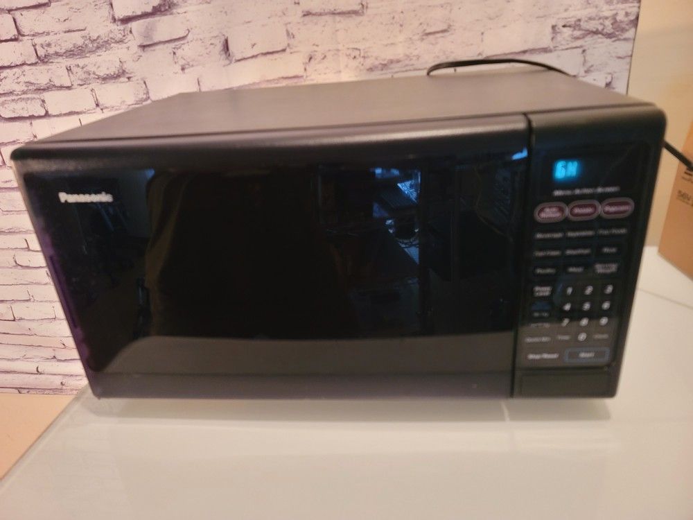 Panasonic Microwave 22x16x12