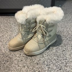 Girls Size 3 Snow Boots