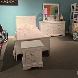 Twin Bed, Dresser, Mirror And Nightstand 