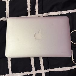 2011 MacBook Air Laptop