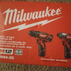 12v Milwaukee Sets With Evething!!!