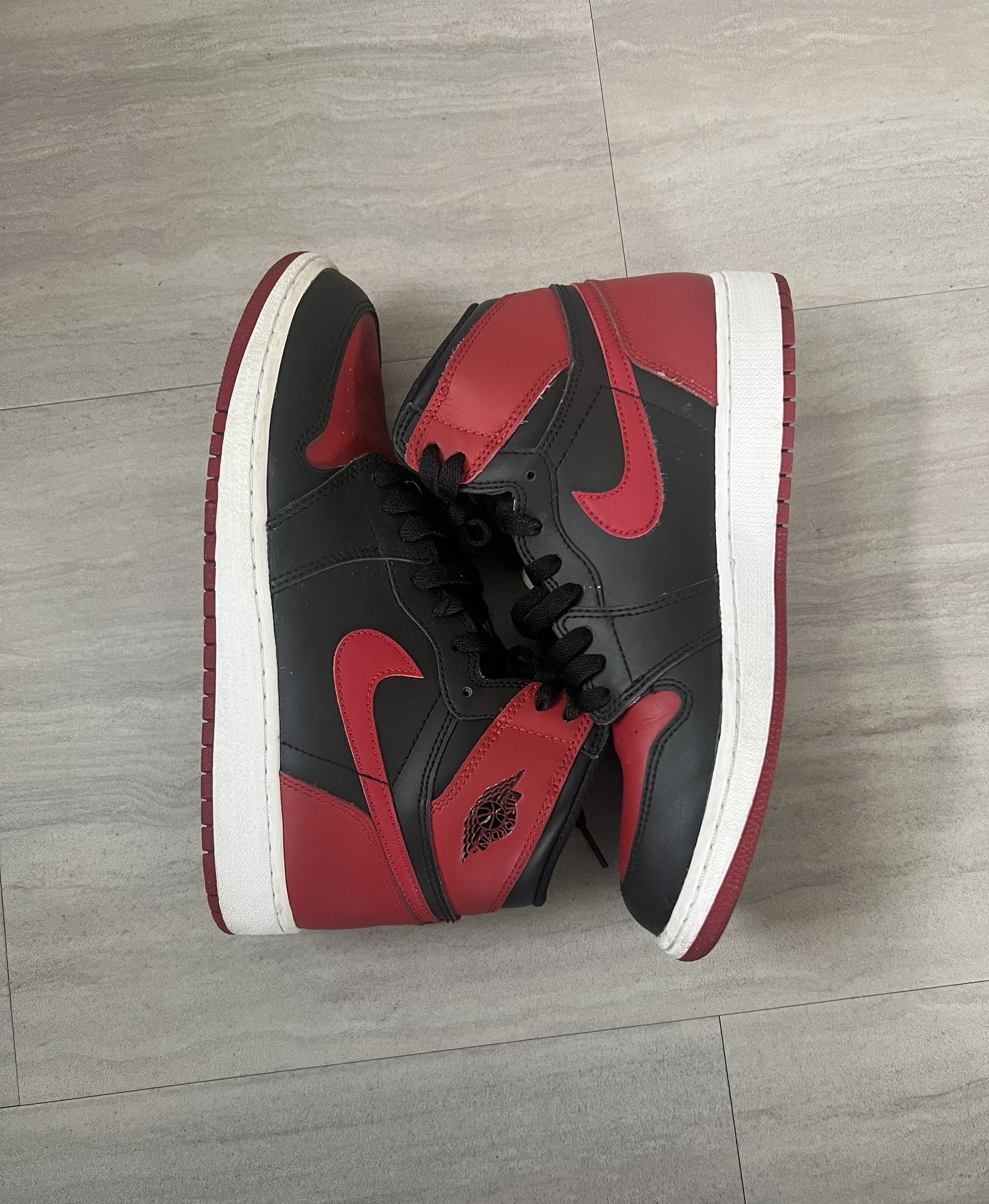 Air Jordan 1, OG Red, Size 7