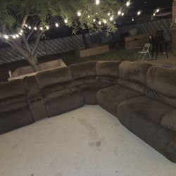 Big Sectional With Recliners 