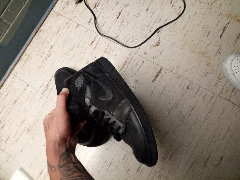 Jordan 1 Mid Triple Black Suede