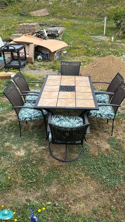 Outdoor Dining Table (6) Chairs