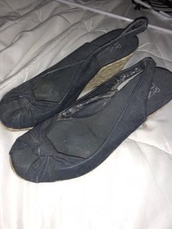 Woman’s wedges size 7