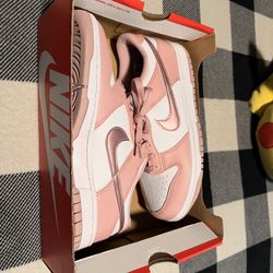 Pink Nike dunks size 7y