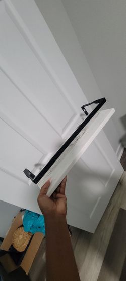 Floating Wall Shelf with Black Metal Brackets