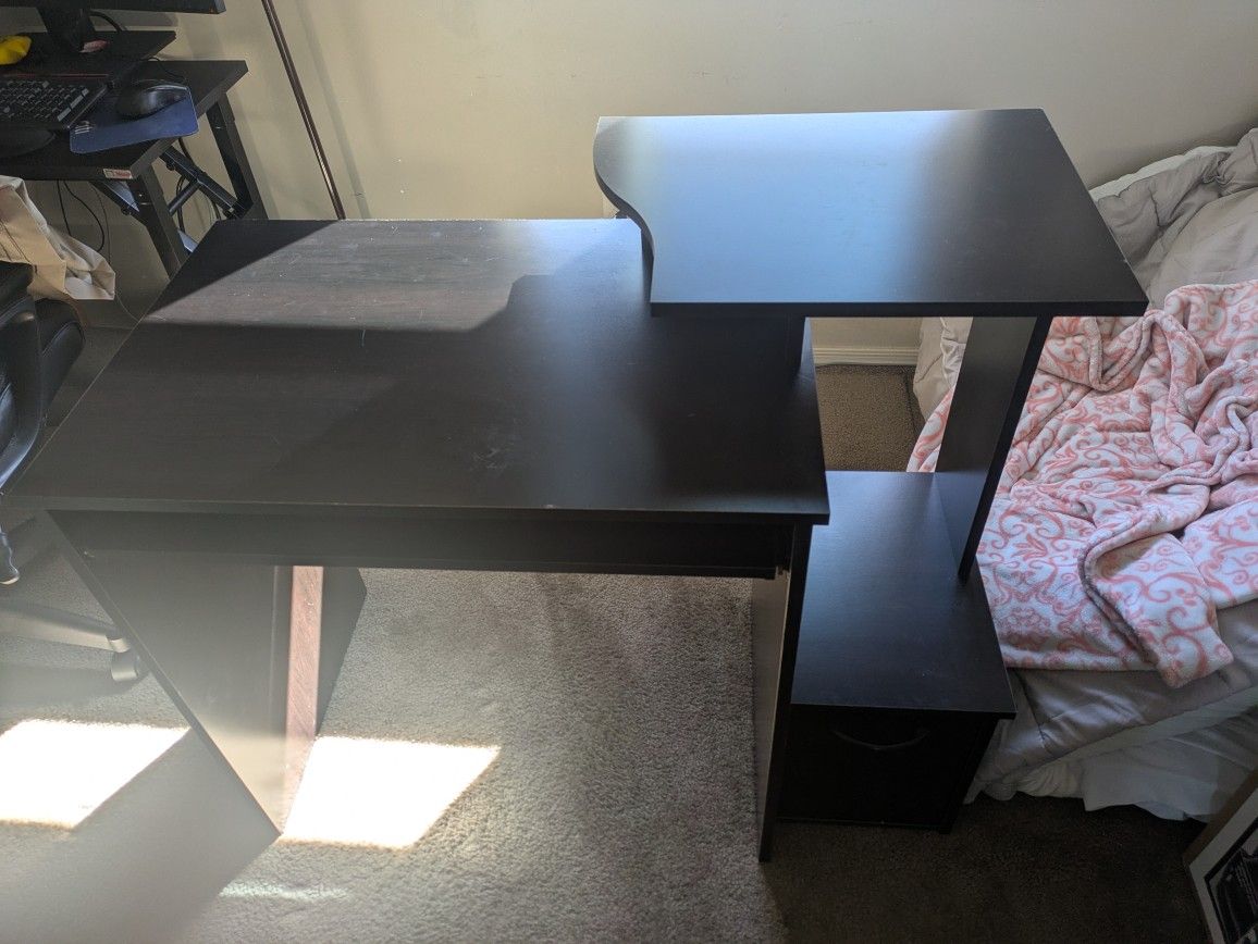 Computer Desk For Sale. 