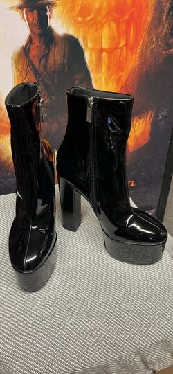Steve Madden Black Patent Platform Boots, size 7.5