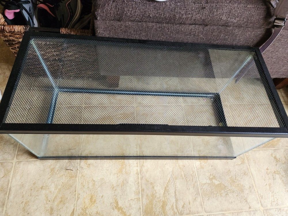 Free Aquarium for Hamsters Or Gerbils