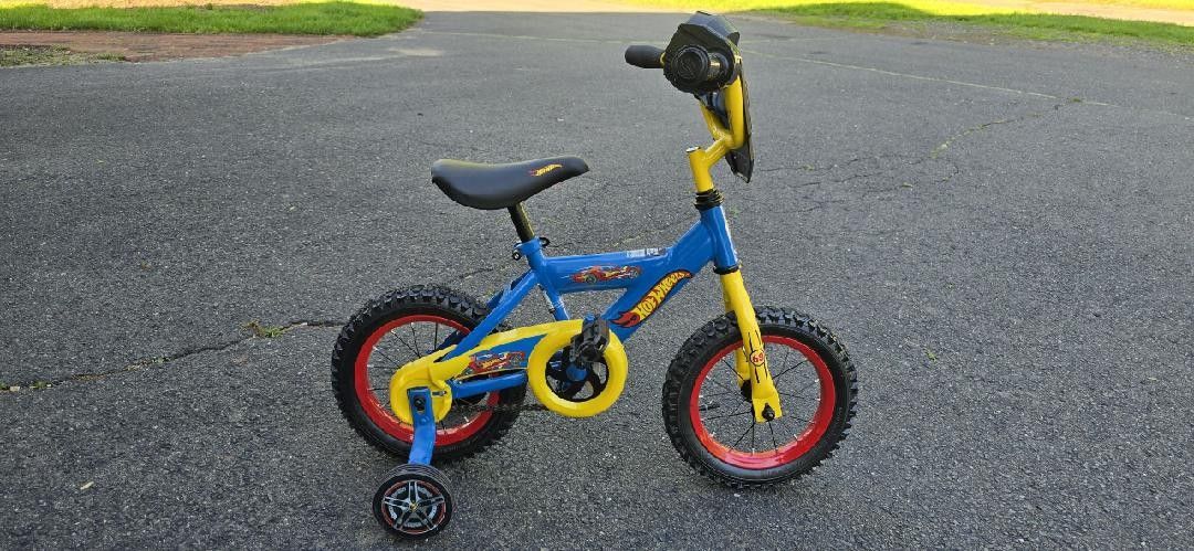 Hot Wheels 12" Childrens Bike
