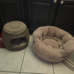 2 PET BEDS.    $10 AND $20