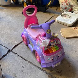 Fisher-Price Little People Music Parade Ride On, Pink