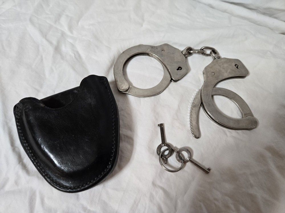 Real Handcuffs with Bianchi Leather Pouch, and 2 Keys