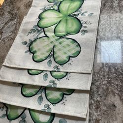 Green Shamrock Table Runner - Unbranded St. Patrick's Day Linen