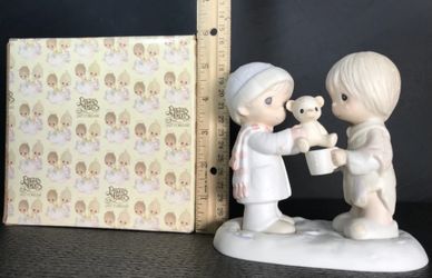 Precious Moments #E0504 “Christmas Time Is For Sharing”