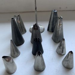 Pastry tips and decorating nail