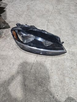 2017 2018 2019 2020 2021 Volkswagen Golf Headlight OEM Right Passanger Side