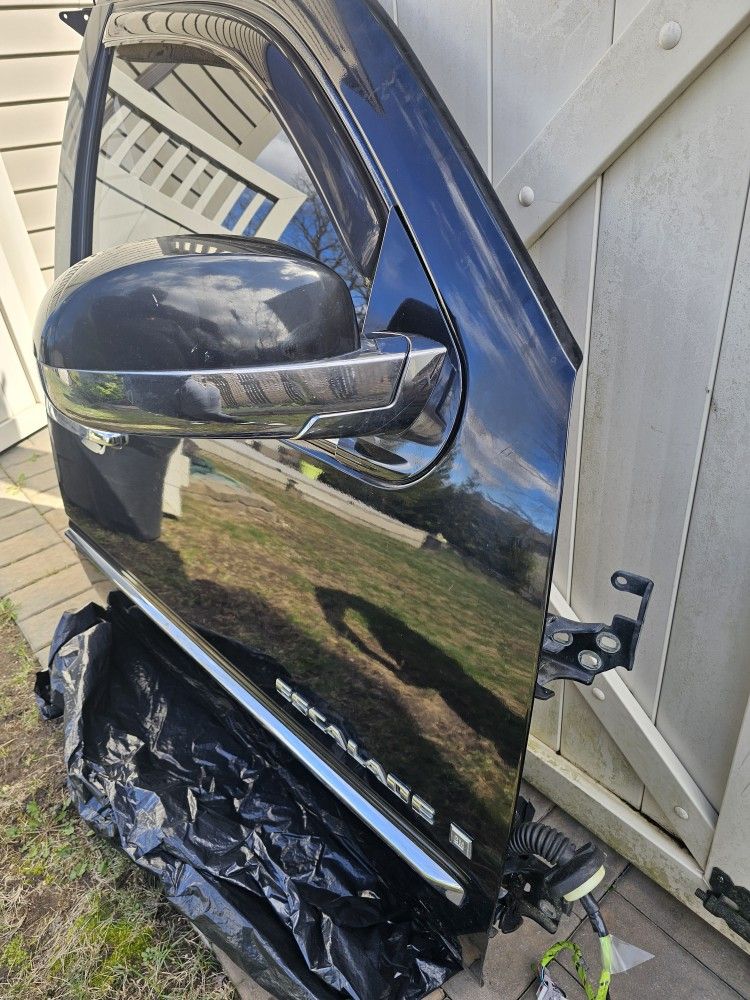 2007 to 2014 Cadillac Escalade Passenger Door With Parts