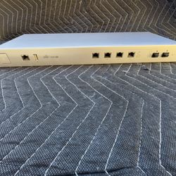 UniFi USG Pro 4