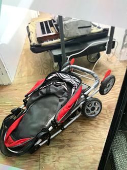 Three wheel or four wheel pet stroller