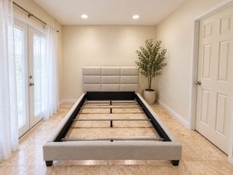 Queen modern platform bed