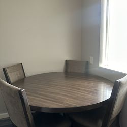 Round Dining Table With Chairs