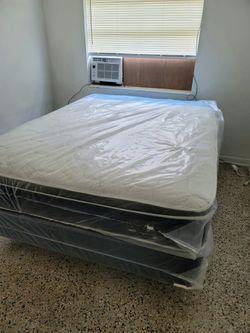 NEW Queen-Size PILLOW TOP MATTRESS and BOX SPRING. Bed frame not included 👍