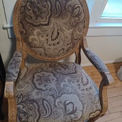 2 Antique Chair.