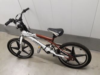 2 bikes and a razor electric mini bike. Mongoose and Diamond Back. Really good condition.