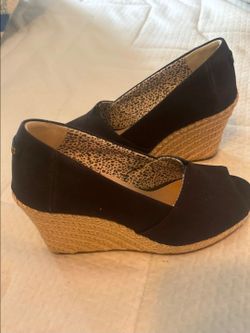 Tom's black wedge 7.5