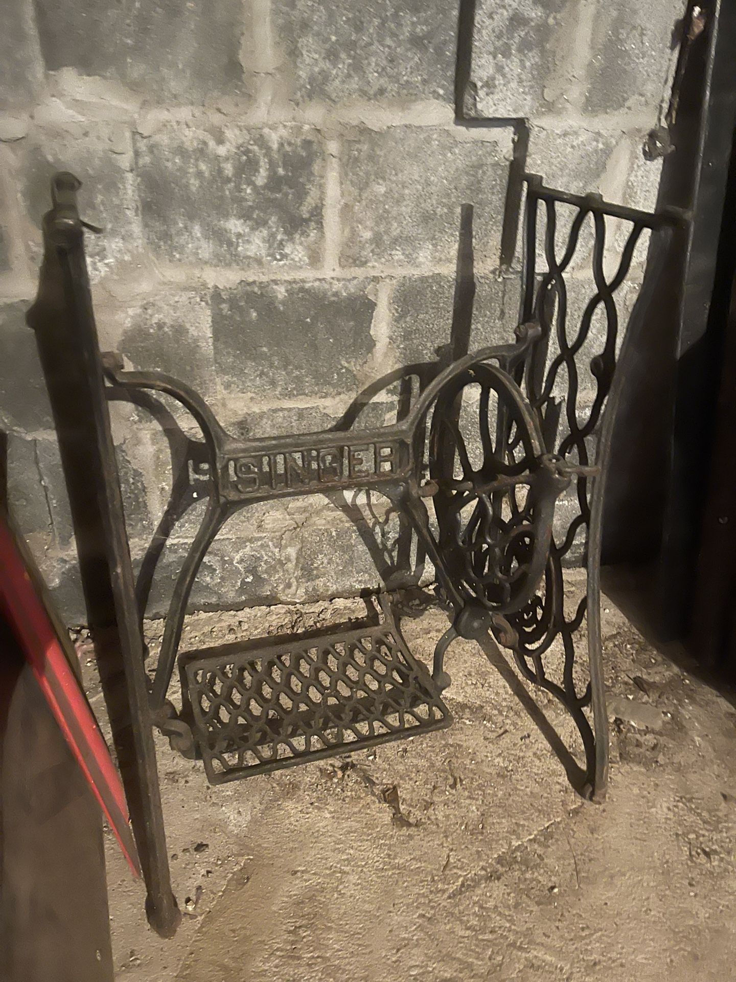 1930s Cast iron Singer treadle base / stand