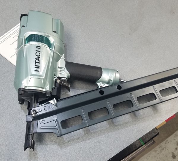 Hitachi framing nailer (air/nail gun-pistola de freim-clavos) for Sale