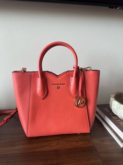 Michael Kors Mae Small Pebbled Leather Messenger - Like New