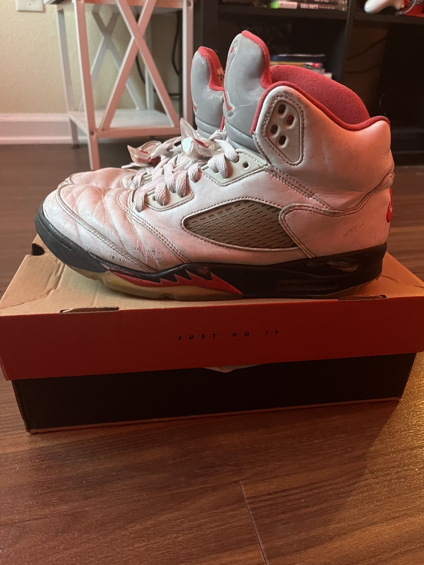 Jordan 5 Fire Red Size 10.5