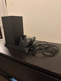 Xbox Series X 1TB Bundle + 4 Controllers + Charging Dock + GTA V