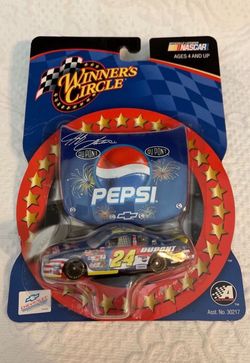 Jeff Gordon Pepsi winners circle 1/64 scale die-cast w/ hood.