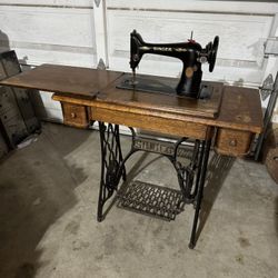1920’s Era Singer Sewing Machine 