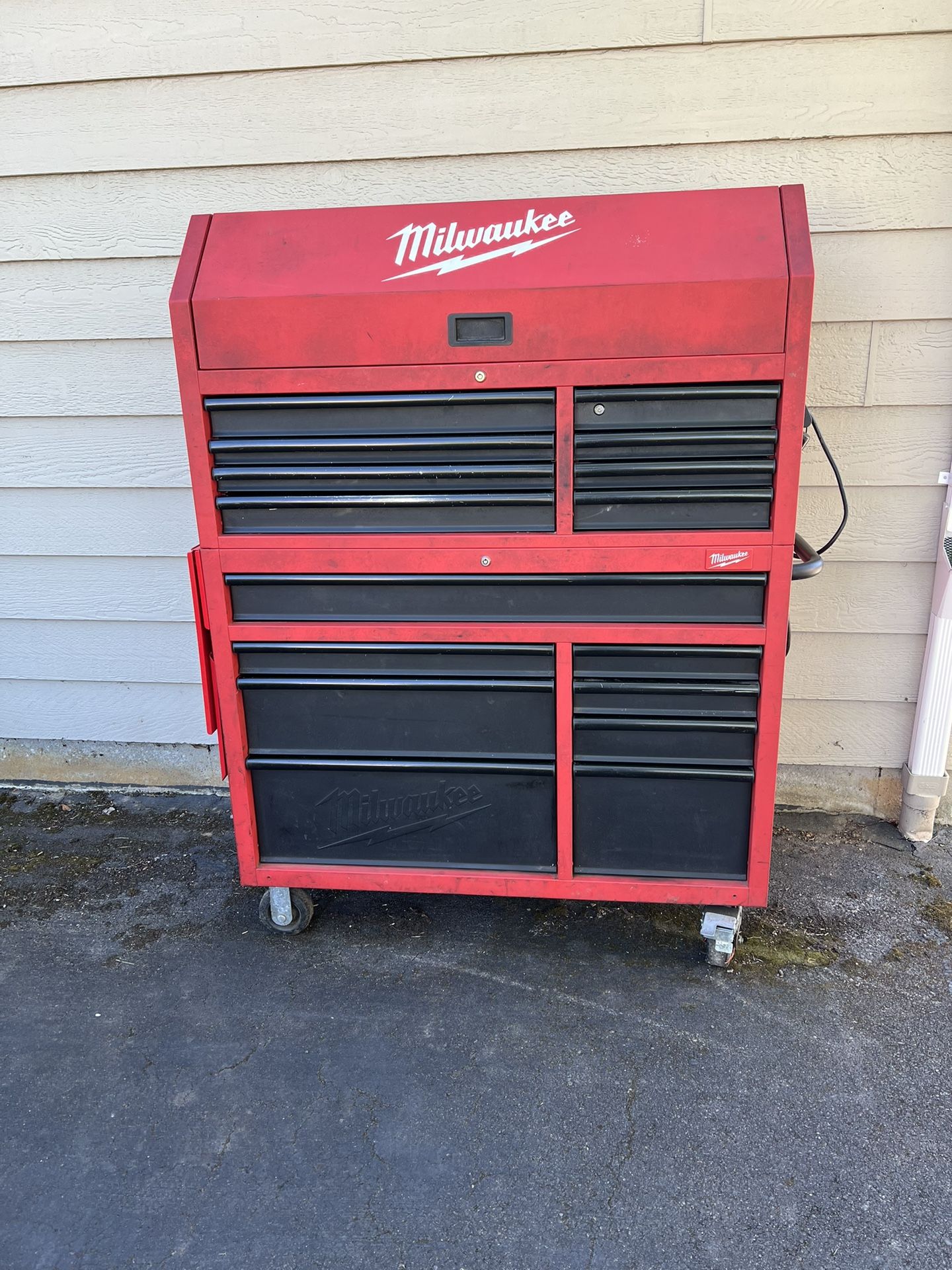 Milwaukee 16 Drawer Tool Box