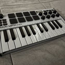 AKAI MPK mini MK3 MIDI Keyboard 